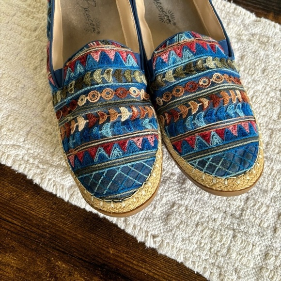 Beacon Embroidered Bohemian Espadrille slip on flats Size 12 N - Picture 4 of 8